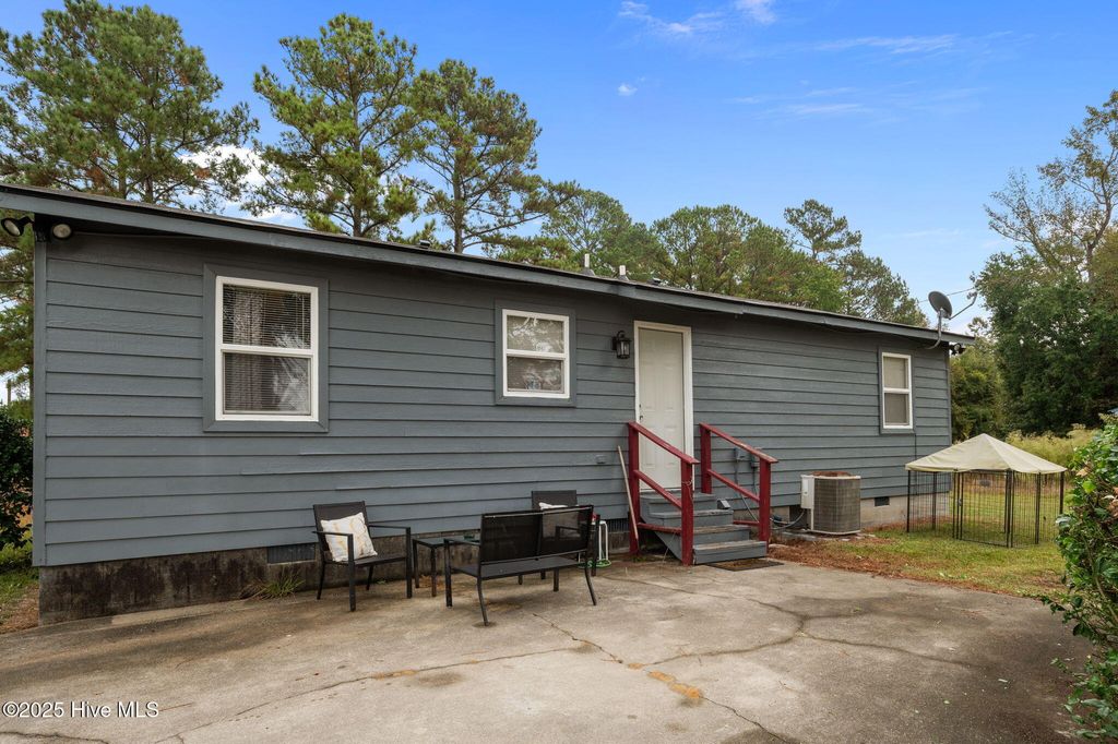 Photo of 3561 Urban Estates Drive, Grifton, NC 28530 (MLS # 100535304)
