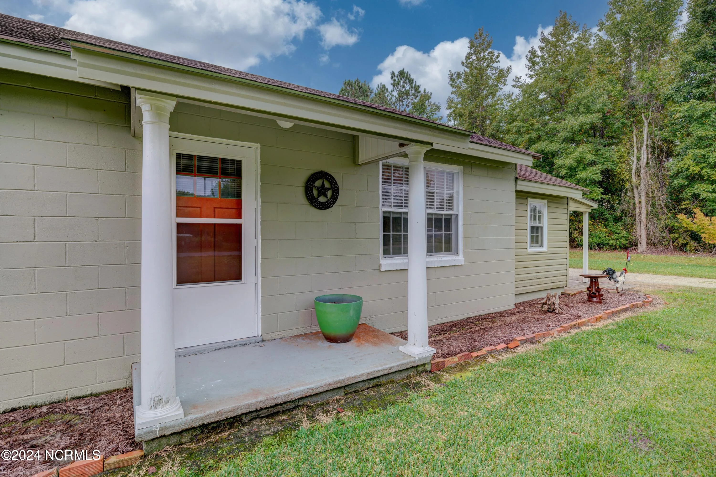 Aurora, North Carolina 27806, United States, 2 Bedrooms Bedrooms, ,1 BathroomBathrooms,Residential,Pending,36755