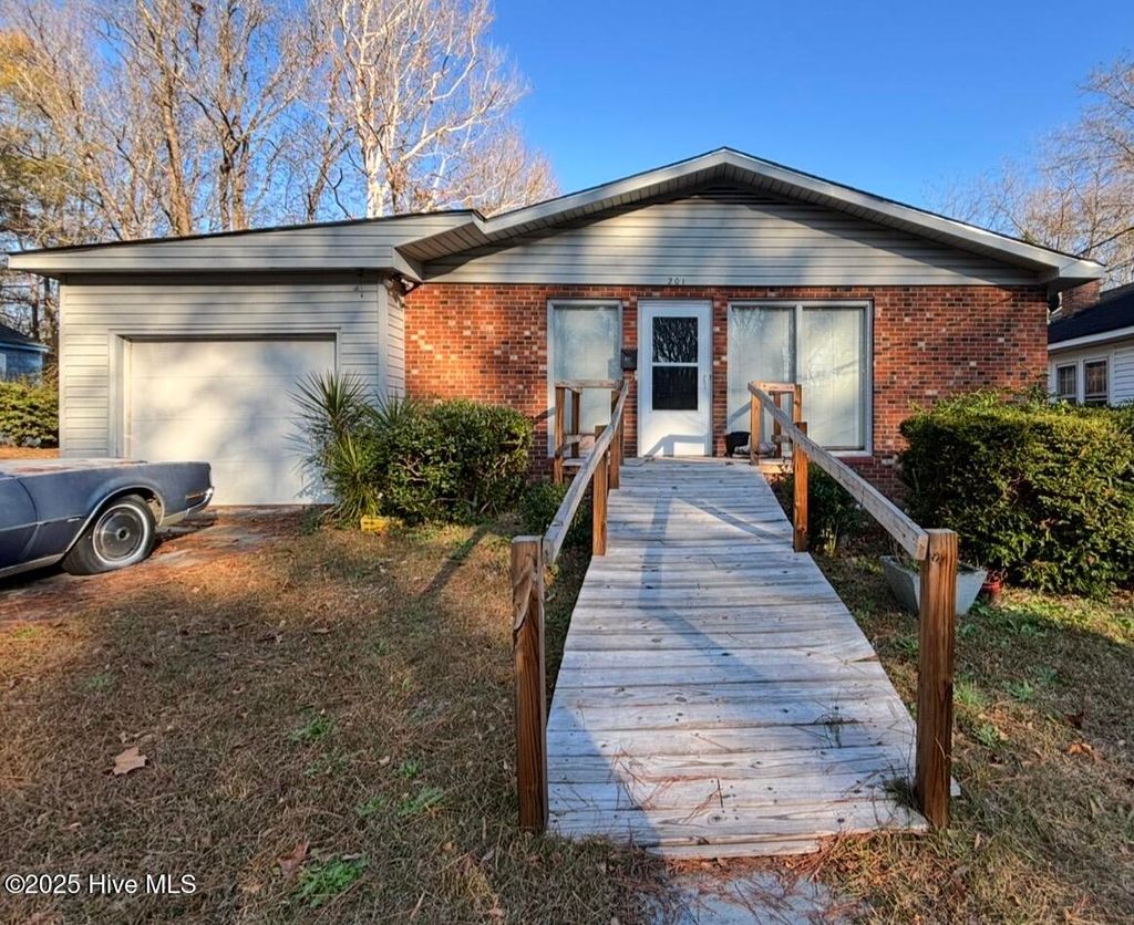 Photo of 201 S Brookwood Avenue, Rockingham, NC 28379 (MLS # 100544385)