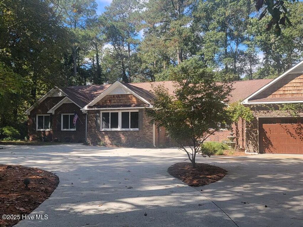 Photo of 335 Sprunt Drive, Clinton, NC 28328 (MLS # 100536409)