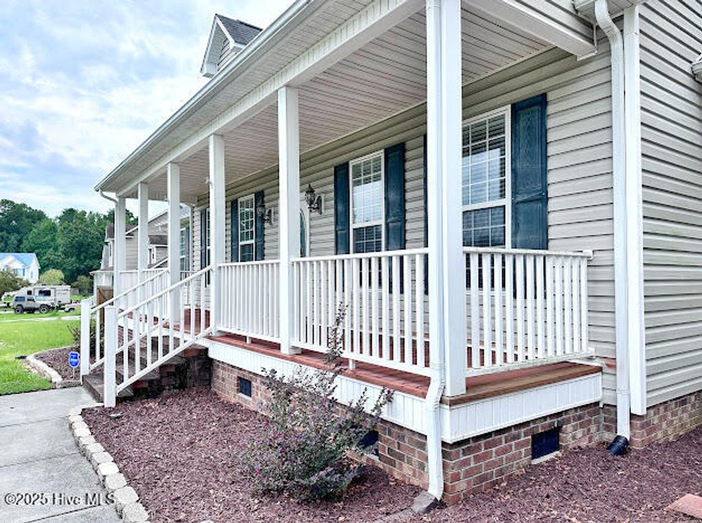 Photo of 100 Daniel Court, Richlands, NC 28574 (MLS # 100525692)