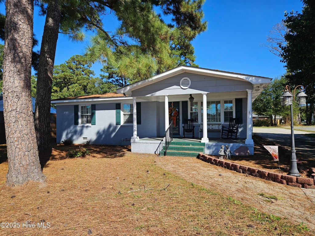 Photo of 502 Raleigh Road, Clinton, NC 28328 (MLS # 100536612)