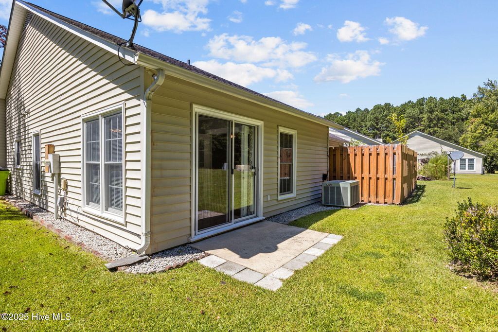 Photo of 37 Mulberry Lane, New Bern, NC 28562 (MLS # 100529063)