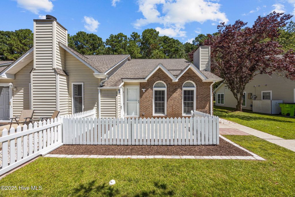 Photo of 37 Mulberry Lane, New Bern, NC 28562 (MLS # 100529063)