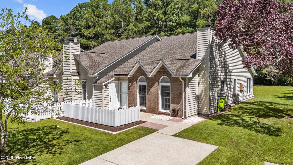 Photo of 37 Mulberry Lane, New Bern, NC 28562 (MLS # 100529063)