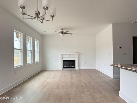 A home in Raeford