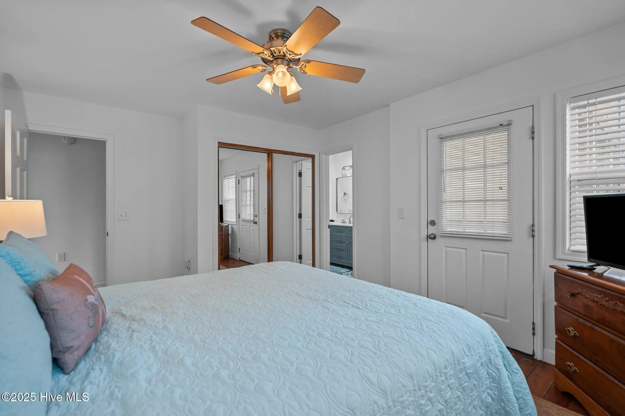 Carolina Beach, North Carolina 28428, United States, 5 Bedrooms Bedrooms, ,4 BathroomsBathrooms,Residential,Active,81978