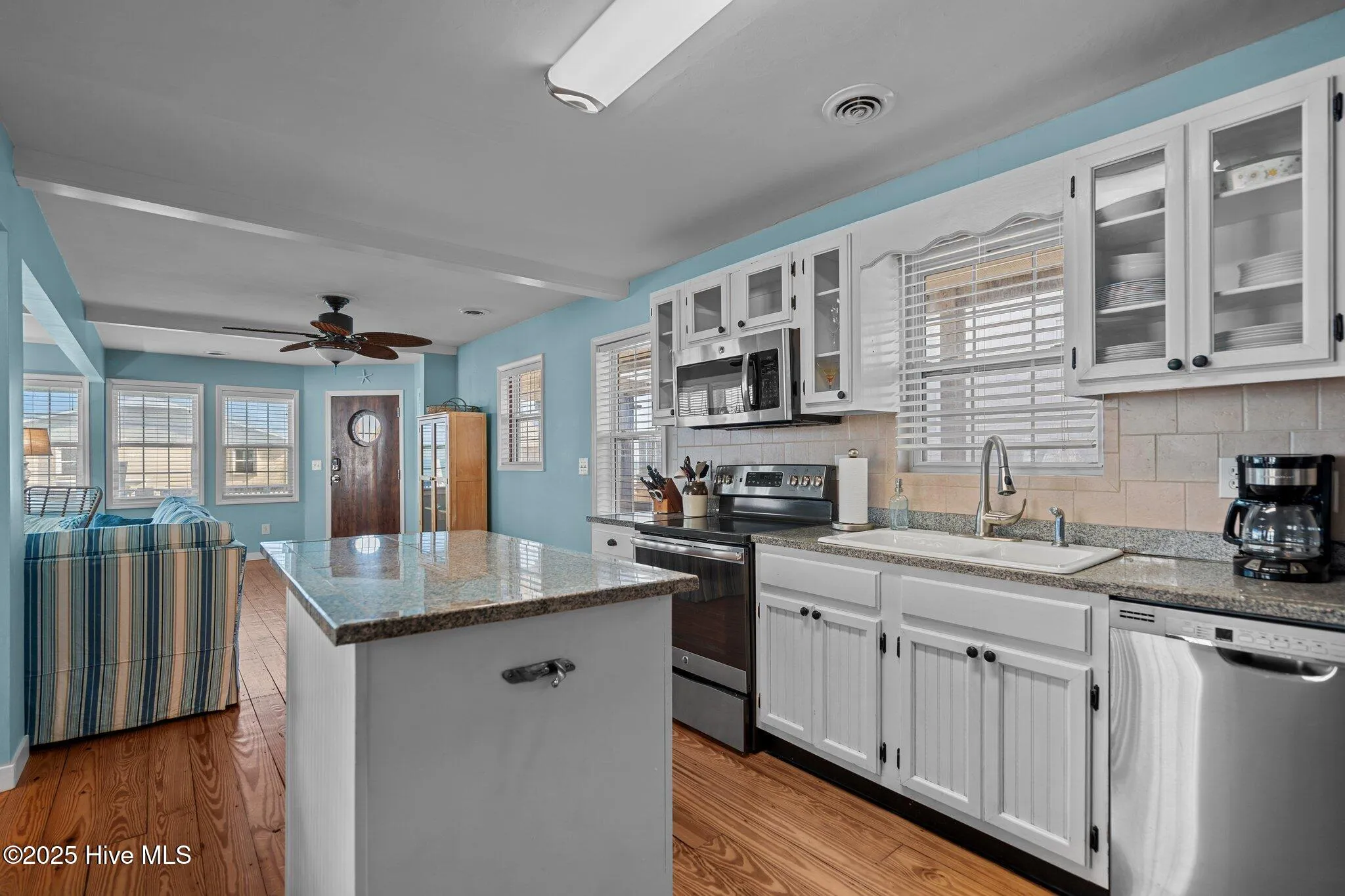 Carolina Beach, North Carolina 28428, United States, 5 Bedrooms Bedrooms, ,4 BathroomsBathrooms,Residential,Active,81978