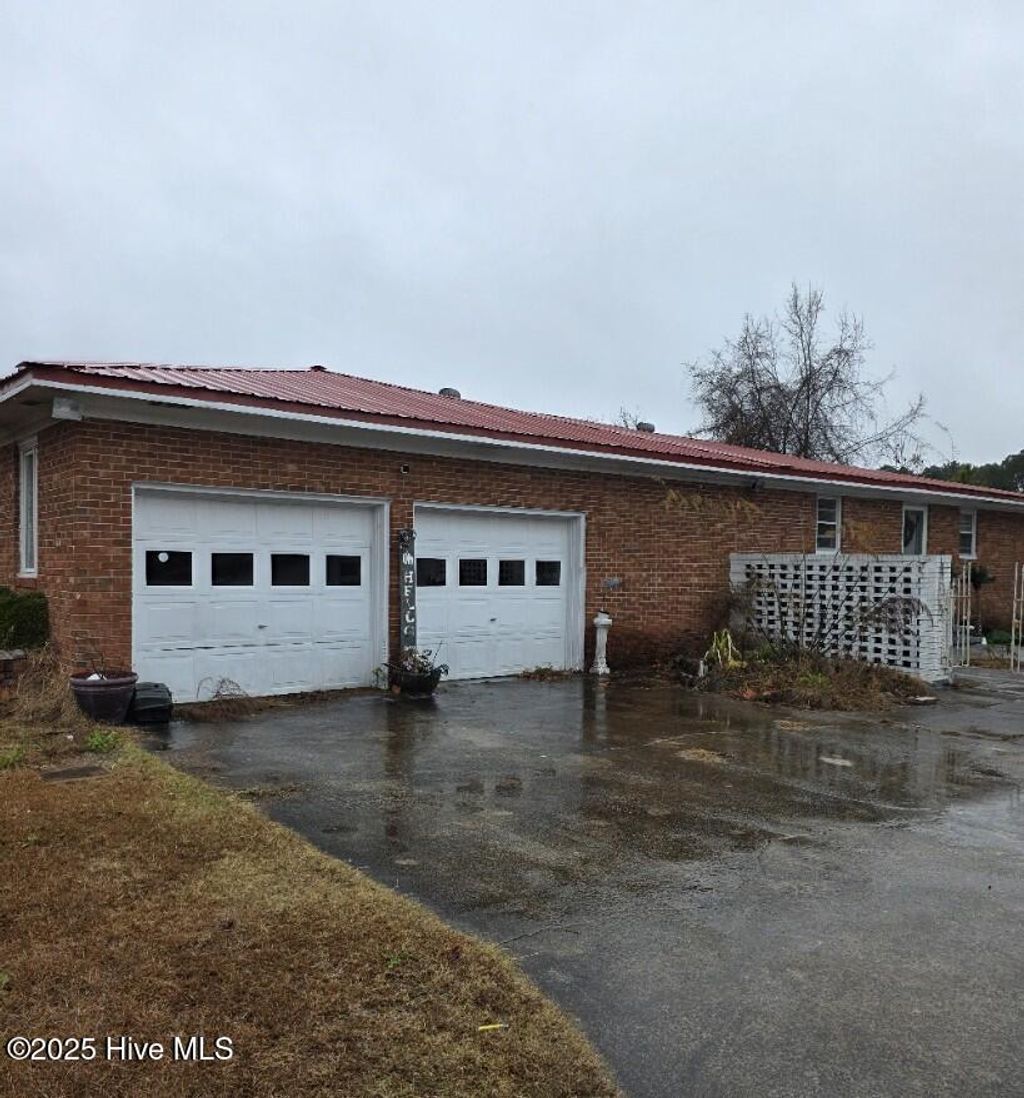 Photo of 306 Greenfield Boulevard, Greenville, NC 27834 (MLS # 100544104)