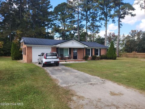 A home in Cove City