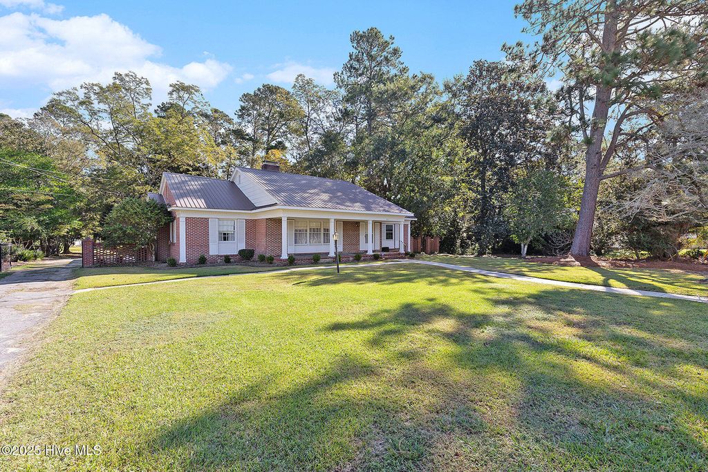 Photo of 211 Pireway Road, Tabor City, NC 28463 (MLS # 100537209)