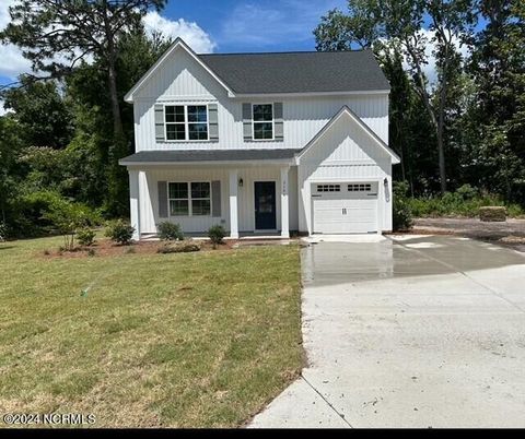 Single Family Residence in Wilmington NC 2106 Holly Drive.jpg