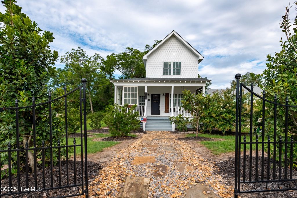 Photo of 611 Burrington Avenue, Southport, NC 28461 (MLS # 100517405)