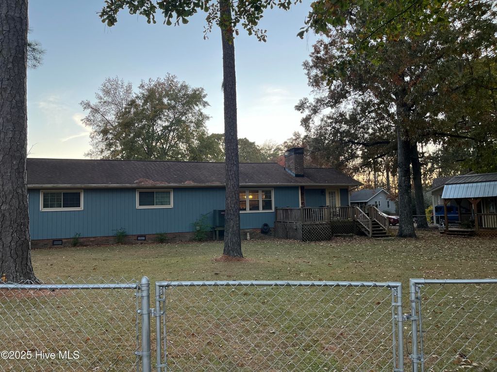 Photo of 107 Harbour Way, Washington, NC 27889 (MLS # 100541597)