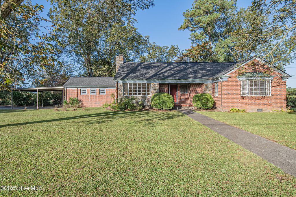 Photo of 201 S Roberson Street, Robersonville, NC 27871 (MLS # 100538018)
