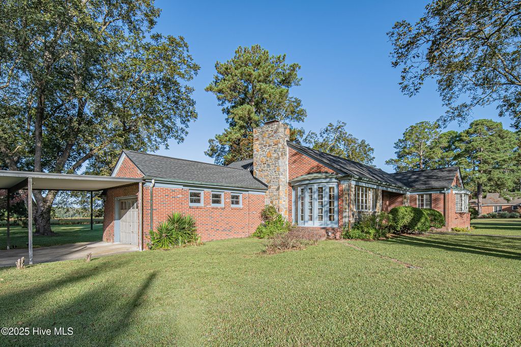 Photo of 201 S Roberson Street, Robersonville, NC 27871 (MLS # 100538018)