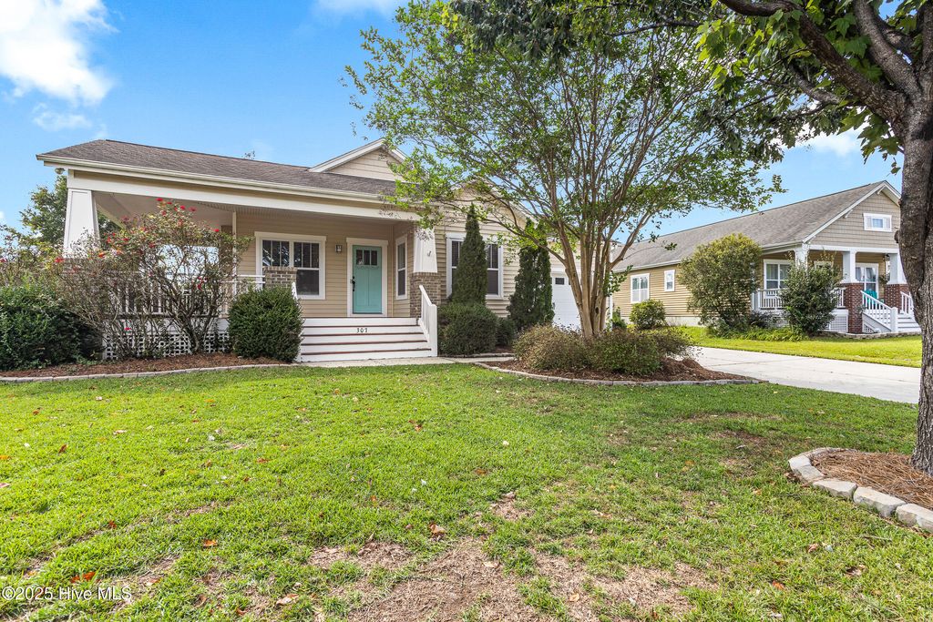 Photo of 307 Pebble Shore Drive, Sneads Ferry, NC 28460 (MLS # 100535677)