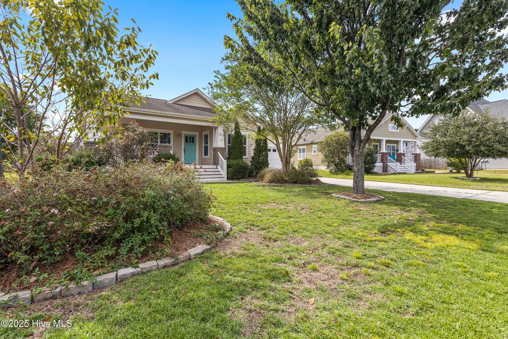 Photo of 307 Pebble Shore Drive, Sneads Ferry, NC 28460 (MLS # 100535677)
