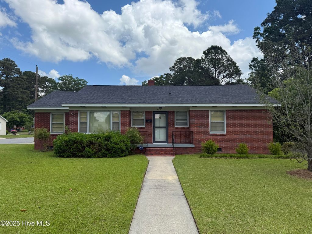 Photo of 909 Oriental Avenue, Kinston, NC 28504 (MLS # 100540661)
