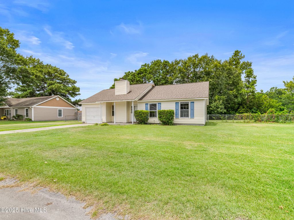 Photo of 600 Foxfire Circle, Jacksonville, NC 28546 (MLS # 100521446)