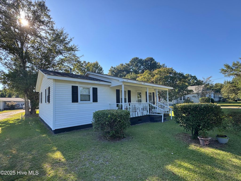 Photo of 133 Kellumtown Road, Hubert, NC 28539 (MLS # 100529094)