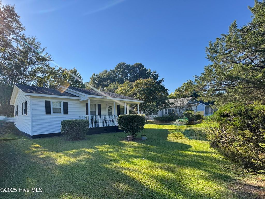 Photo of 133 Kellumtown Road, Hubert, NC 28539 (MLS # 100529094)