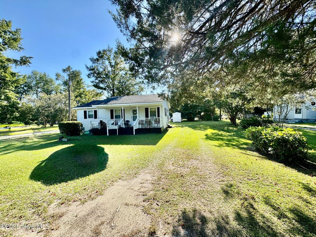Photo of 133 Kellumtown Road, Hubert, NC 28539 (MLS # 100529094)