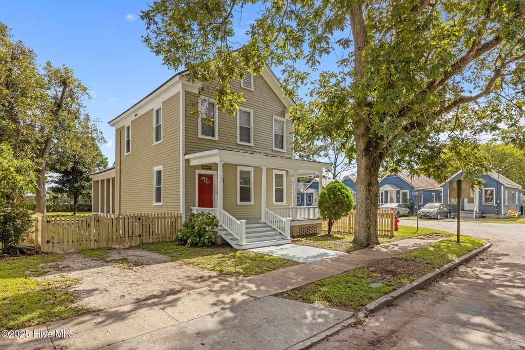 Photo of 514 C Street, New Bern, NC 28560 (MLS # 100534799)