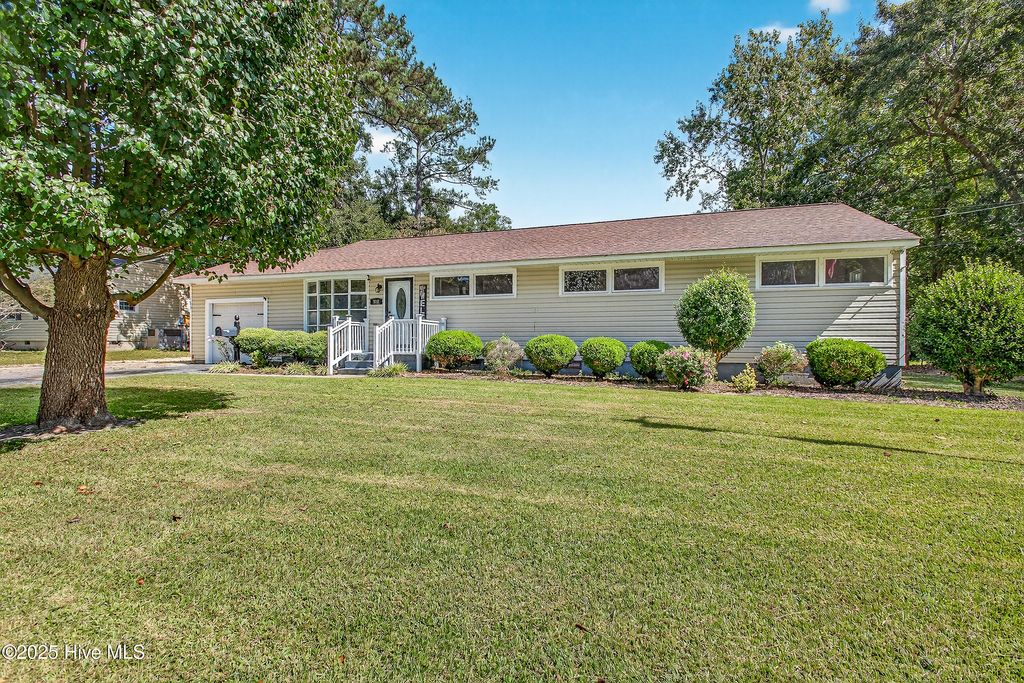 Photo of 512 Jarman Street, Jacksonville, NC 28540 (MLS # 100534976)