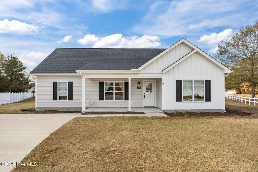 Photo of 64 Buccaneer Circle, Washington, NC 27889 (MLS # 100543205)