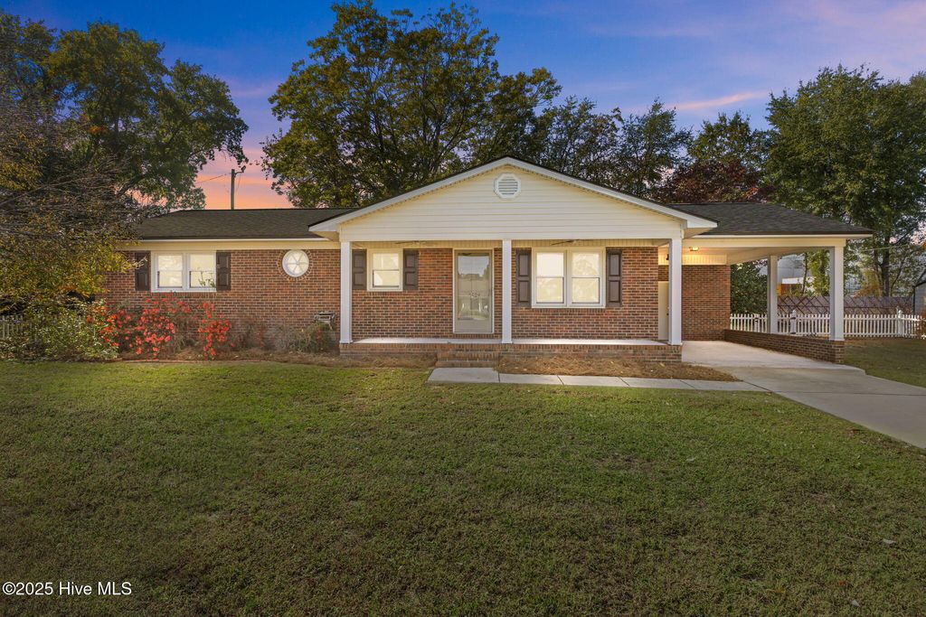 Photo of 2604 Geneva Court, Fayetteville, NC 28306 (MLS # 100538204)