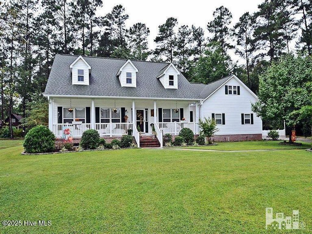 Photo of 303 Vann Court, Burgaw, NC 28425 (MLS # 100540703)