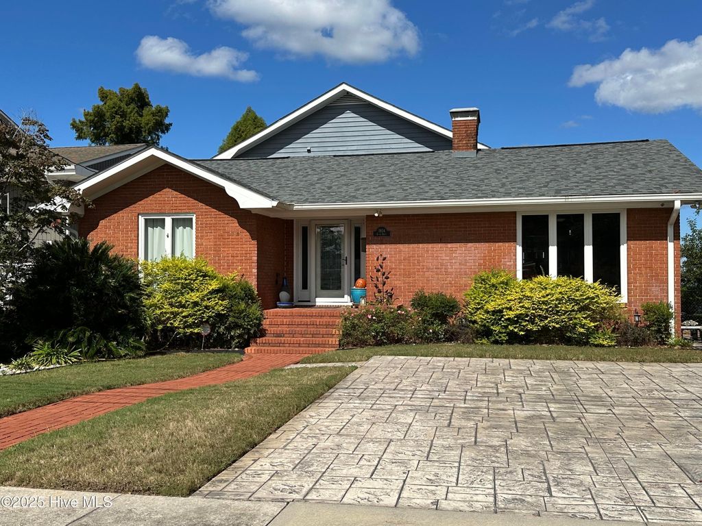 Photo of 1804 River Drive, New Bern, NC 28560 (MLS # 100534941)