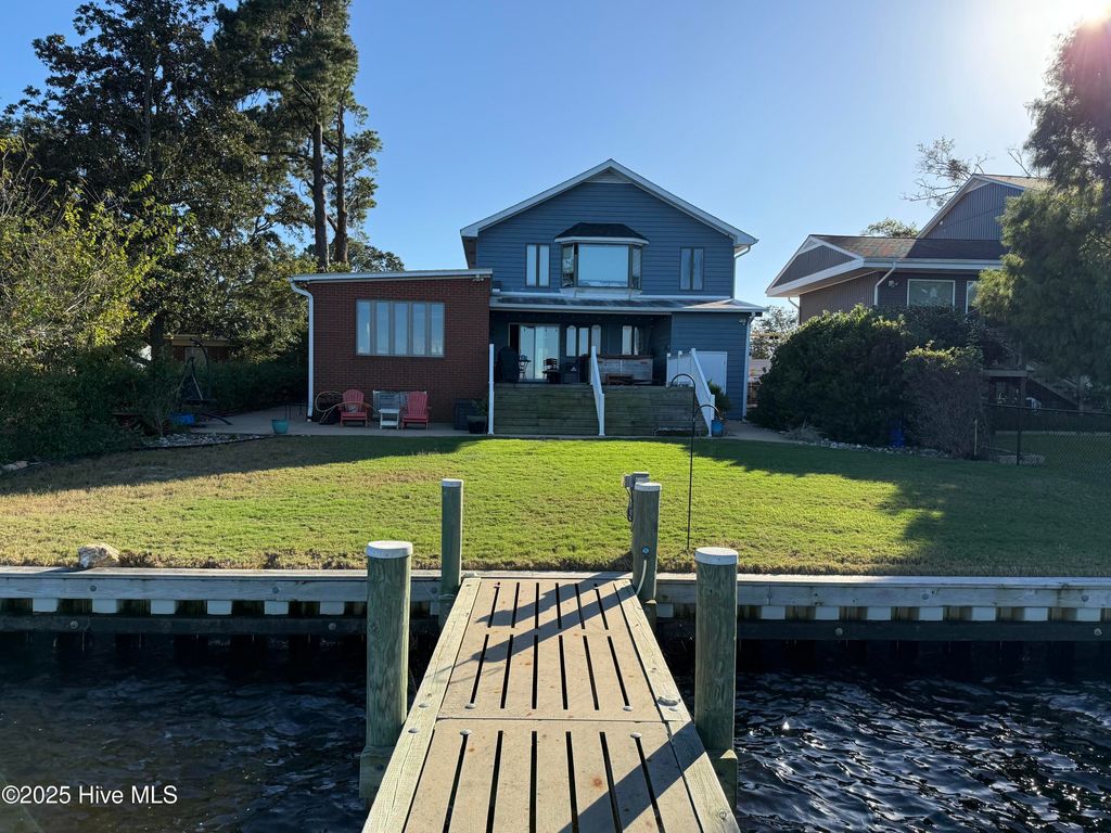Photo of 1804 River Drive, New Bern, NC 28560 (MLS # 100534941)