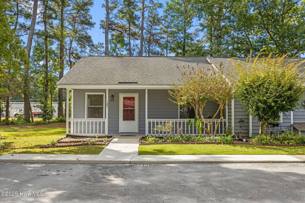 Photo of 600 N 35th Street #1301, Morehead City, NC 28557 (MLS # 100532657)