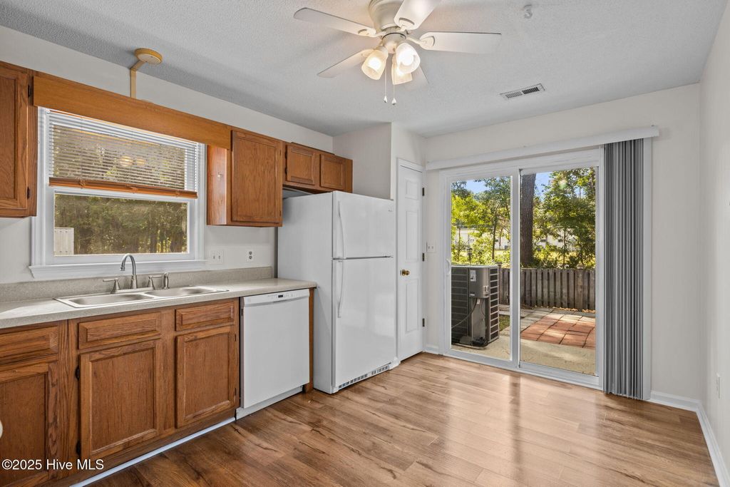 Photo of 600 N 35th Street #1301, Morehead City, NC 28557 (MLS # 100532657)