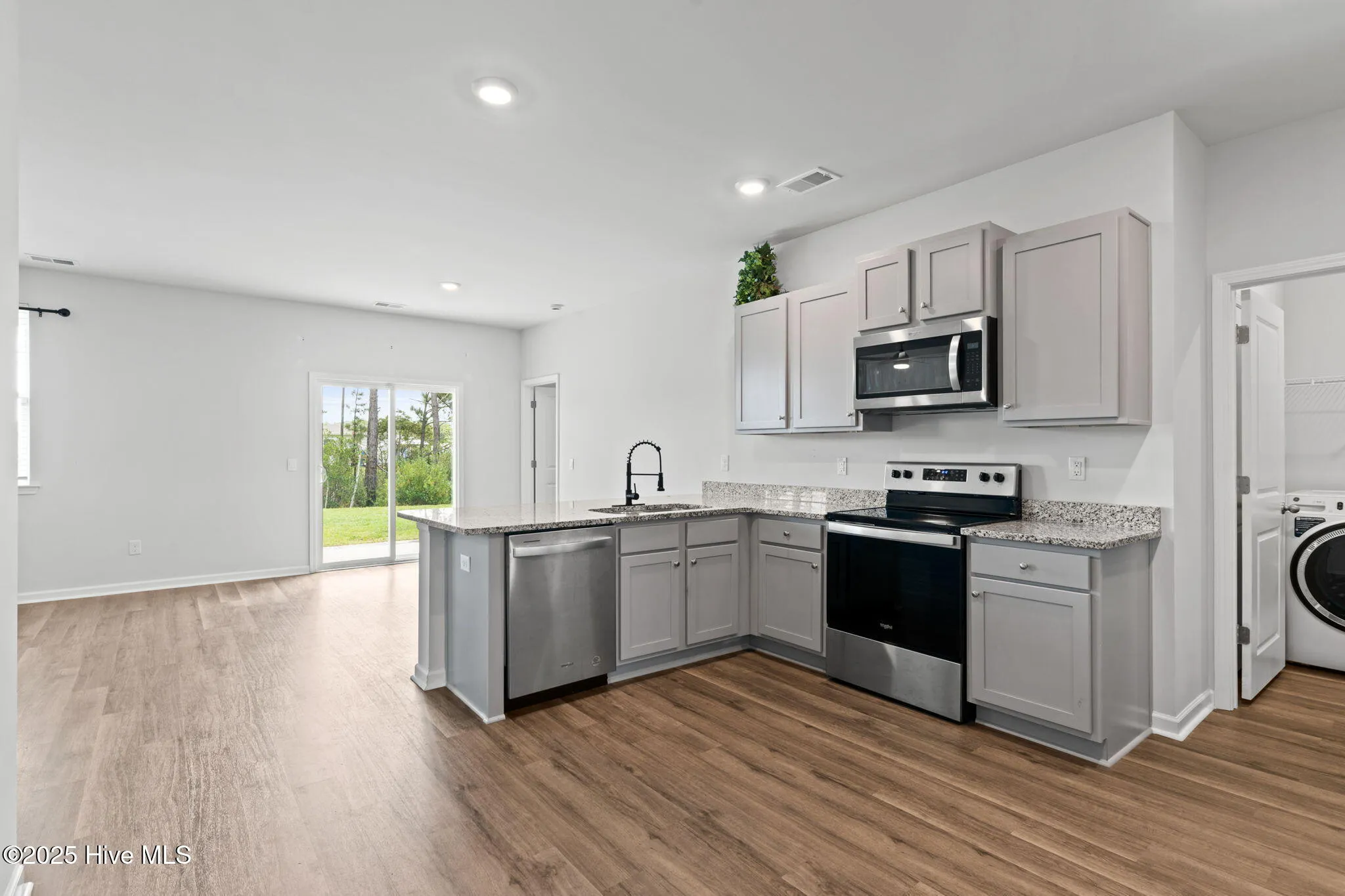 Bolivia, North Carolina 28422, United States, 3 Bedrooms Bedrooms, ,2 BathroomsBathrooms,Residential,Active,188428