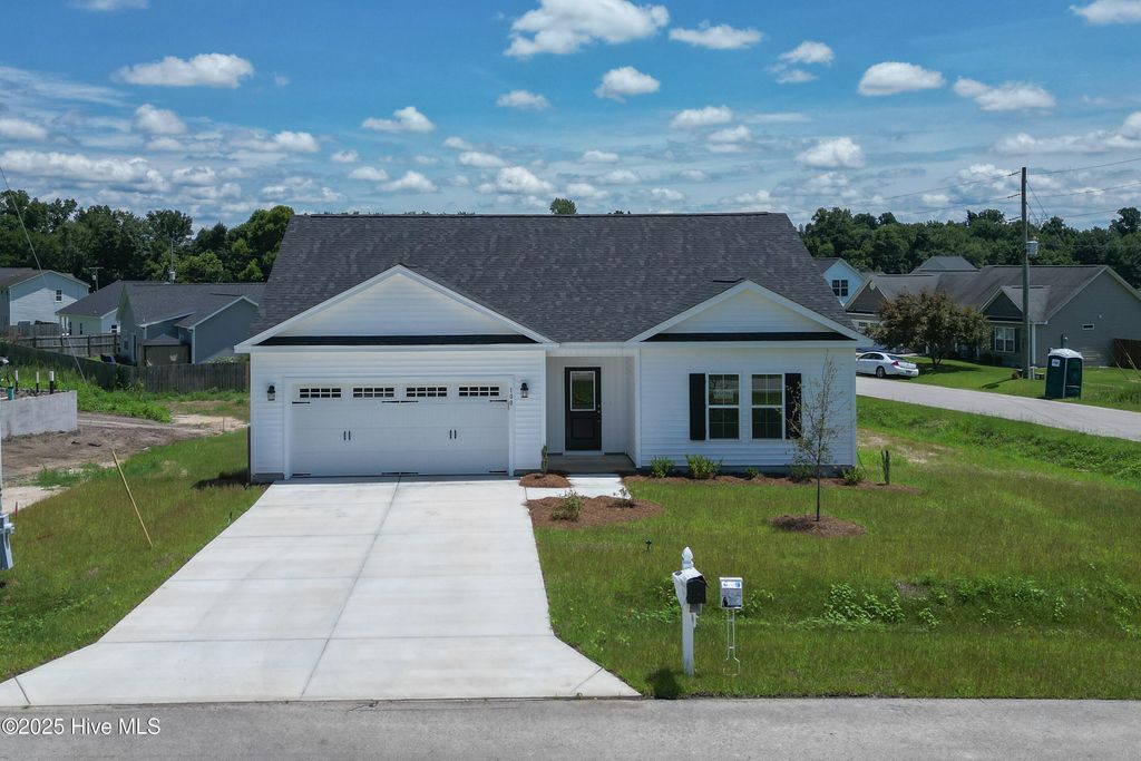 Photo of 100 Dole Court, Richlands, NC 28574 (MLS # 100488193)