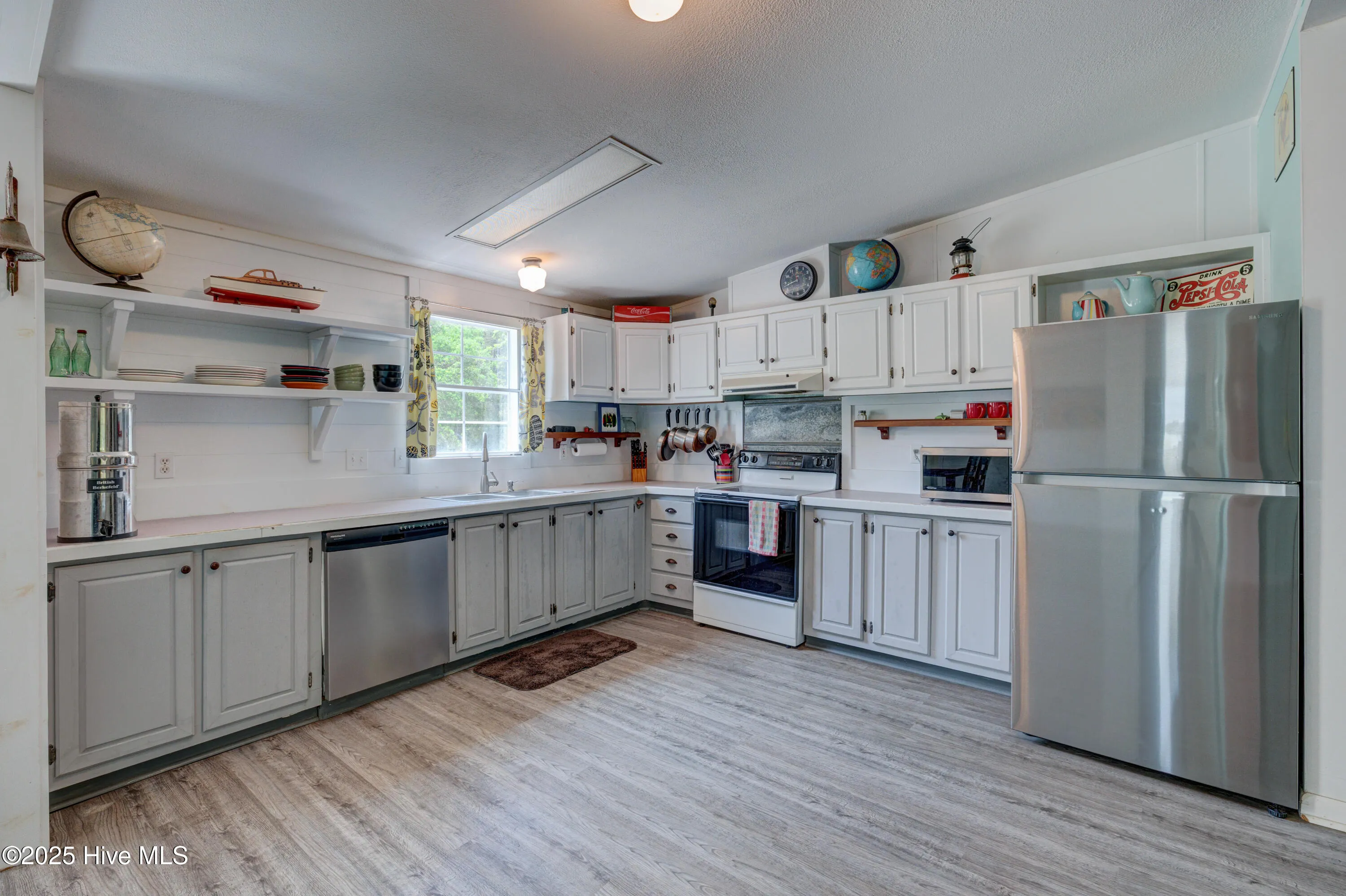 Hampstead, North Carolina 28443, United States, 3 Bedrooms Bedrooms, ,2 BathroomsBathrooms,Residential,Pending,126361