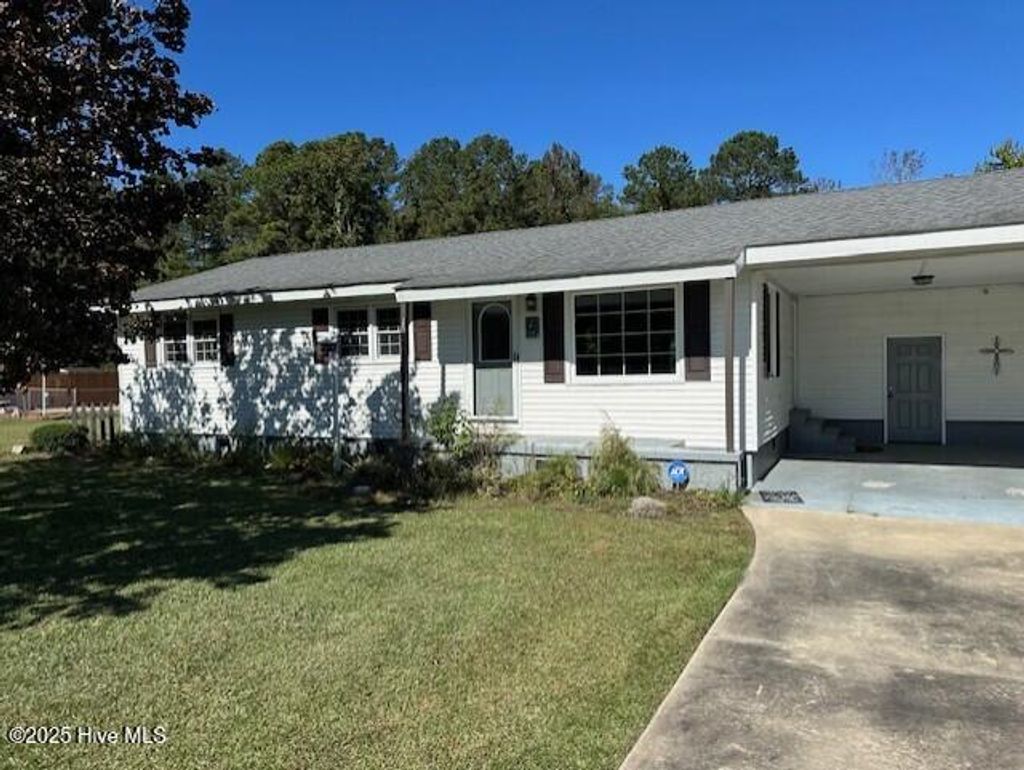 Photo of 1006 White Oak Drive, Kinston, NC 28504 (MLS # 100536756)