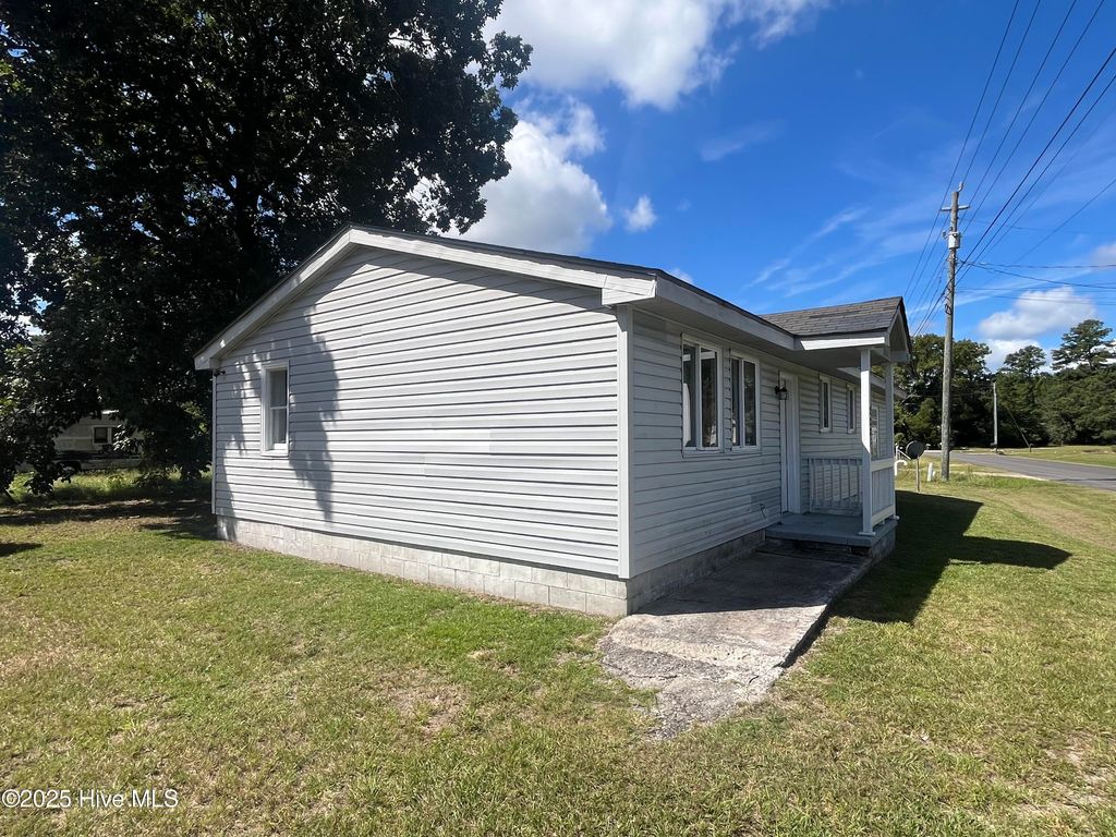 Photo of 2201 Chestnut Avenue, New Bern, NC 28562 (MLS # 100530586)