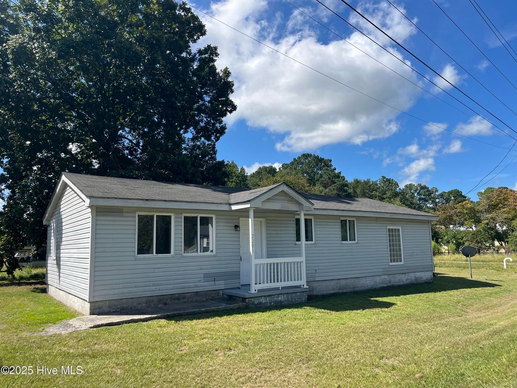 Photo of 2201 Chestnut Avenue, New Bern, NC 28562 (MLS # 100530586)