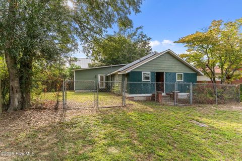 Photo of 409 N Lord Street, Southport, NC 28461 (MLS # 100531793)