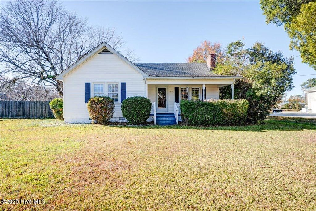 Photo of 1103 Oakdale Avenue, New Bern, NC 28562 (MLS # 100543034)