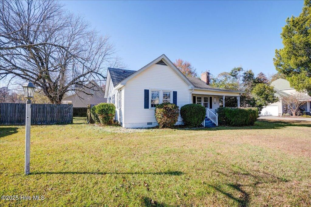 Photo of 1103 Oakdale Avenue, New Bern, NC 28562 (MLS # 100543034)