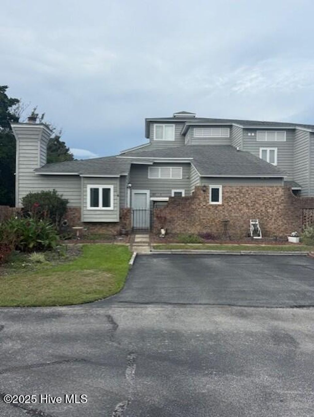 Photo of 97 Bay Club Circle, Morehead City, NC 28557 (MLS # 100534070)