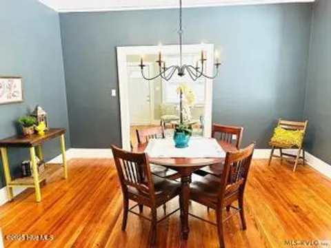 MLS: 100488627