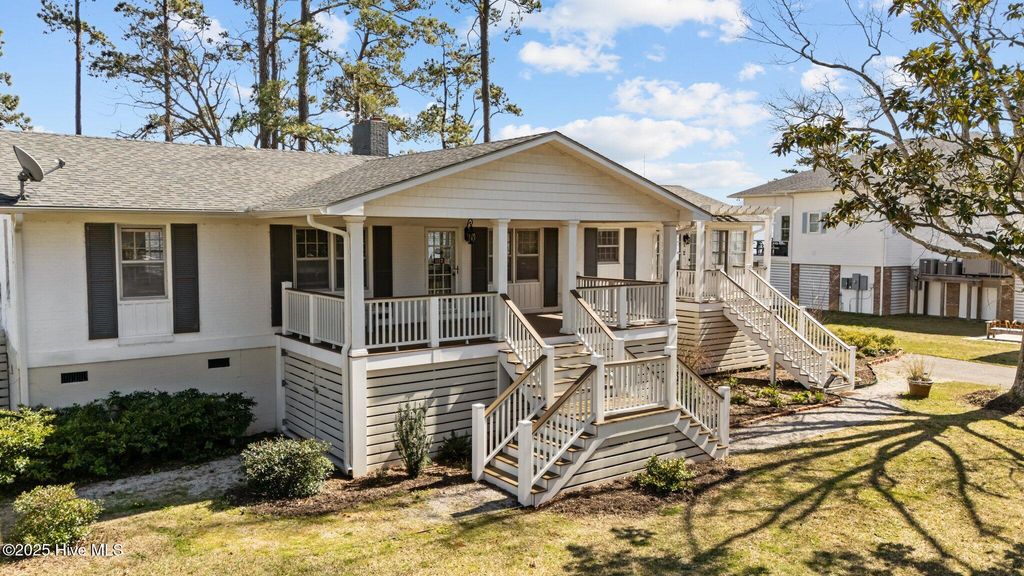 Photo of 1112 Neuse Drive, Oriental, NC 28571 (MLS # 100499553)