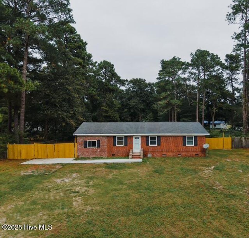 Photo of 19261 Salley Mcnair Road, Laurinburg, NC 28352 (MLS # 100536404)