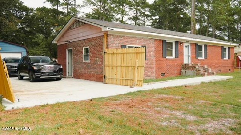 Photo of 19261 Salley Mcnair Road, Laurinburg, NC 28352 (MLS # 100536404)